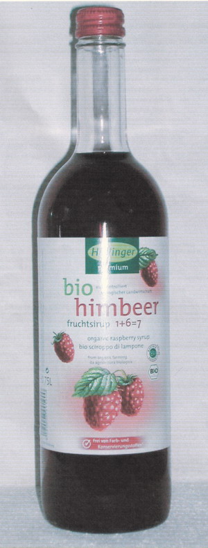 Dunkelroter, klarer, sirupöser, nach Himbeeren und Holunder riechender und ebenso, sowie intensiv süß schmeckender, nicht alkoholhaltiger, nicht unmittelbar trinkbarer, aromatisierter Zuckersirup, im Wesentlichen bestehend aus Zucker, Wasser, Fruchtsaftkonzentraten (Himbeersaftkonzentrat, Holundersaftkonzentrat), Aromen und Säuerungsmittel (Zitronensäure); aufgemacht in einer etikettierten Glasflasche mit Drehverschluss zu 0,75 L; dient mittels Verdünnen zum Herstellen eines Getränkes.