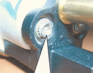Kontaktkappe: 
- ein 9mm langes, mittig gelochtes, tonnenähnliches, ca. 6mm starkes, halbseitig gerändeltes Erzeugnis; 
- durch Drehen hergestellt; 
- bestehend aus einer Kupfer-Zink-Legierung (Messing) mit verzinnter Oberfläche. 

Das Produkt dient zur Aufnahme einer hochflexiblen Kupferlitze (nicht Gegenstand der VZTA) die mit der Kontaktkappe verlötet wird und somit eine elektrische Stromübertragung ermöglicht.