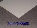 Folien aus Kupfer, "CEM-1 Basismaterial für Leiterplatten"
Es handelt sich um rechteckige massive Flacherzeugnisse (1,5 mm starke Platte) mit 
rechteckigem Querschnitt mit gleichbleibender Dicke, aus raffiniertem Kupfer, (einlagige 
Kupferfolie, ca. 43 ym) die auf einer Unterlage bestehend aus einer mittleren Lage aus Papier,
beidseitig mit einer Lage aus Glasfasergewebe beschichtet und mit Epoxidharz imprägniert sind. 
(dreilagige Kunstharzplatte)
Die Erzeugnisse dienen als Grundmaterial für die Herstellung von elektronischen 
Verbindungsträgern (Leiterplatten, gedruckte Schaltungen).
Es handelt sich zolltariflich um Folien aus raffiniertem Kupfer mit einer Dicke von 0,15 mm oder 
weniger, auf einer Unterlage.