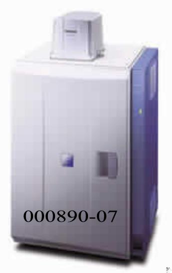 Gerät für physikalische Untersuchungen, optische Strahlen verwendend, anderes als Spektrometer, Spektrofotometer oder Spektrograf, sog. Luminescent Image Analyzer (LAS), zur Detektion und Quantifizierung, in Form eines thermisch-optischen Untersuchungssystems, im Wesentlichen bestehend aus einem 510 x 730 x 480 mm großen und ca. 52 kg schweren Untersuchungsgerät, das mit Tür, höhenverstellbarem Probentisch, thermoelektrischen Kühlsystem mit Ventilator, 3,2 Mega-Pixel CCD-Kamerakopf mit mehreren Linsen und Kontroller, Super CCD Chip, verschiedenen Filtern und Anregungseinheiten (blau-, grün-, rot-LED, White LED, UV-Licht), ausgestattet ist.
Die Ware wird zur Durchführung von auf Fluoreszenz, Chemifluoreszenz und Chemilumineszenz basierenden Tests, wobei die Lichtabsorption in der Probe flächenförmig bzw. bei einer bestimmten Wellenlänge, oder die Emission einer anderen bestimmten Wellenlänge flächenförmig gemessen wird, verwendet. Bei der Chemilumineszenz-Anwendung werden die Photonen durch eine chemische Reaktion in der Probe selbst erzeugt und die Flächenverteilung in der Probe gemessen und abgebildet. Bei der Biolumineszenz erfolgt die Erzeugung der Photonen durch eine biologische Reaktion. Die flächenförmig verteilten, einzelnen Photonen erzeugen örtlich Photo-Elektronen, die in Speicherplätzen gesammelt werden. Die Mikro-Anordnung eines Sensors besteht aus einer Linse, einem Photosensor, einem Elektronen-Speicher und Anschlussleitungen zur Auslesung der Ladung am Ende einer Messung.
(Abbildung siehe Anhang)