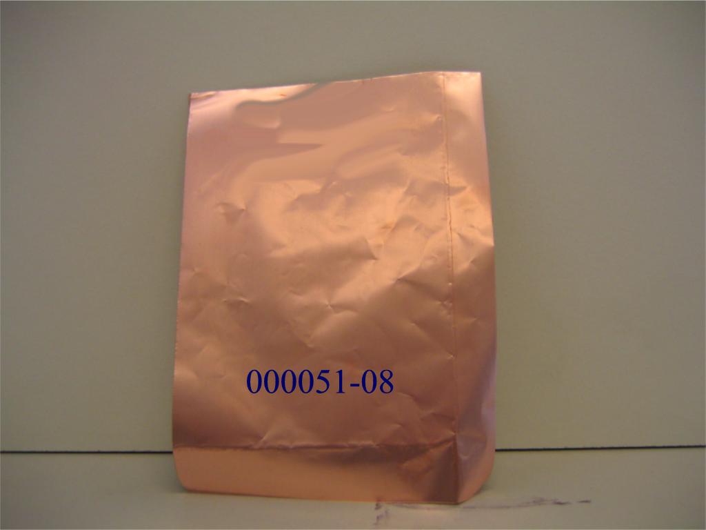 Folie aus Kupfer: 
Es handelt sich um eine 0,025 mm dicke Kupferfolie aus raffiniertem Kupfer, welche auf einer 
Seite mit einer sehr dünnen, rauen Messingschicht überzogen ist. 
Da Messing als Kupfer gilt, ist die Ware als Kupferfolie ohne Unterlage anzusehen.
(Abbildung siehe Anhang),

"Folien aus Kupfer, mit einer Dicke von 0,15 mm oder weniger, ohne Unterlage, 
aus raffiniertem Kupfer"