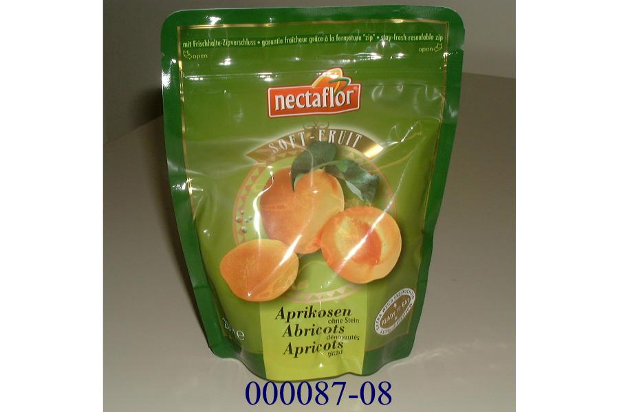 Orangfarbene, getrocknete, weiche, ganze, entsteinte, nicht alkoholhaltige Aprikosen, mit süßem und zugleich leicht säuerlichem, sowie typischem Geruch und Geschmack nach Aprikosen, mit Zusatz von Wasser, Zucker und geringfügigen Mengen an Zitronensäure und Konservierungsmittel; aufgemacht in einem bunt bedruckten Verbundfoliensäckchen mit Siegelrand zu 200 g.