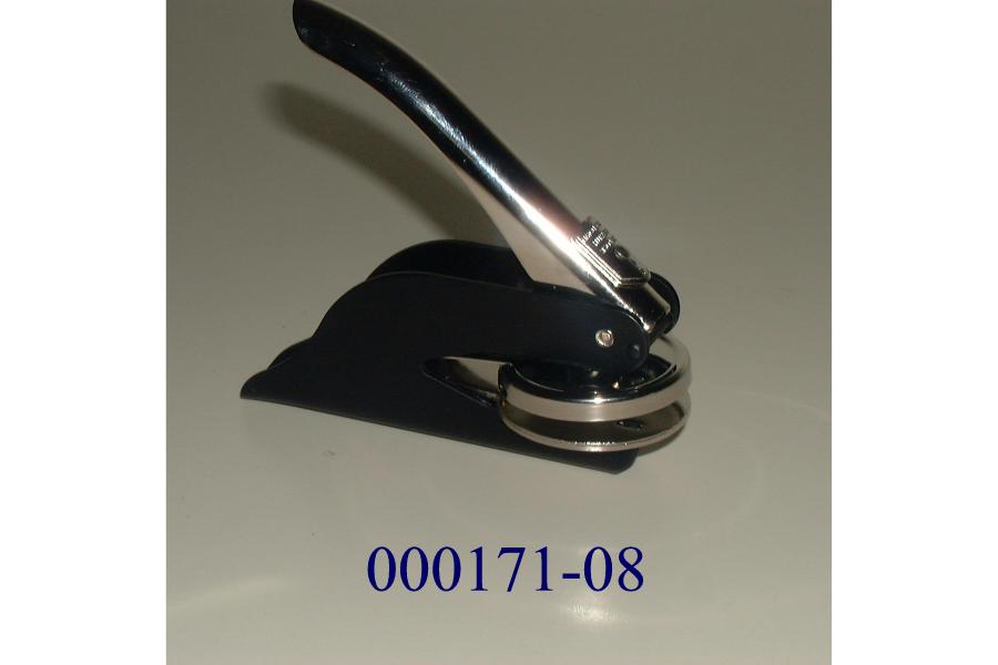 Zangenartig funktionierende Handprägeapparate aus unedlen Metallen zum Prägen von kleinen Schildern, Etiketten, Briefpapier, Umschläge etc. bestehend aus:
- einem Stahlblech-Gehäuse mit Bedienhebel,
- einer durch Hebeldruck zu betätigenden Prägevorrichtung in Form einer Buchstaben, Zahlen und andere Zeichen tragenden Scheibe.

(Abbildung siehe Anlage)