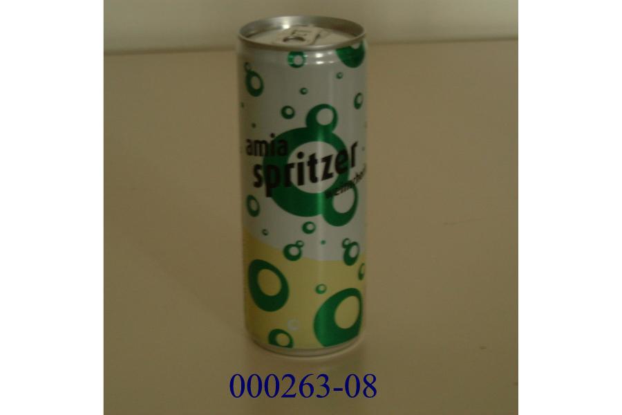 Nicht schäumende, alkoholhaltige (5,7 % vol.) Mischung von Wein aus frischen Weintrauben und einem nichtalkoholischen Getränk (karbonisiertem Mineralwasser), in einem Behältnis mit einem Inhalt von weniger als 2 Liter; aufgemacht in einer bunt bedruckten Aluminiumdose zu 250 ml; mit einem Überdruck von 2 bar gemessen bei einer Temperatur von 20°C.