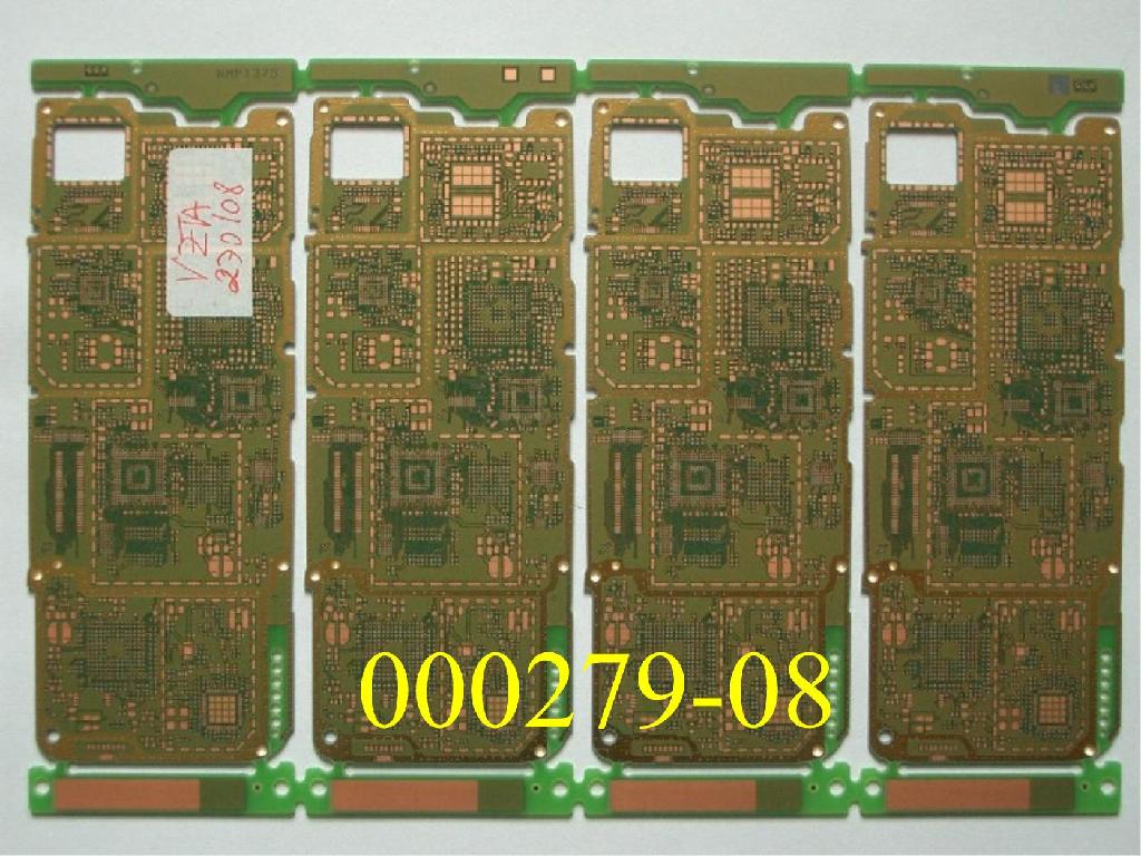 Leiterplatte,
- in Form einer mehrlagigen gedruckten Schaltung mit Leiterbahnen und Kontakten,
- mit den Abmessungen ca. 207 x 142 x 1 mm,
- rechteckige und in Form von Mehrlagenschaltung ausgeführte Leiterplatte aus Epoxydharz mit vier in sich wiederholenden, miteinander nicht leitend verbundenen und mit diversen Kontaktstellen versehenen Bereichen, die durch gefräste Ausnehmungen teilweise begrenzt sind. Die Platine ist mit mehreren unterschiedlich großen Bohrungen und einer beidseitig aufgebrachten "Lötstopplackbeschichtung" versehen,
- ohne diskrete Widerstände, Kondensatoren, Induktionsspulen und Bauelemente, die ein elektrisches Signal erzeugen, umformen, verändern oder verstärken.
(Abbildung siehe Anhang)

"Gedruckte Schaltung, nur mit Leiterbahnen oder Kontakten – Mehrlagenschaltung"