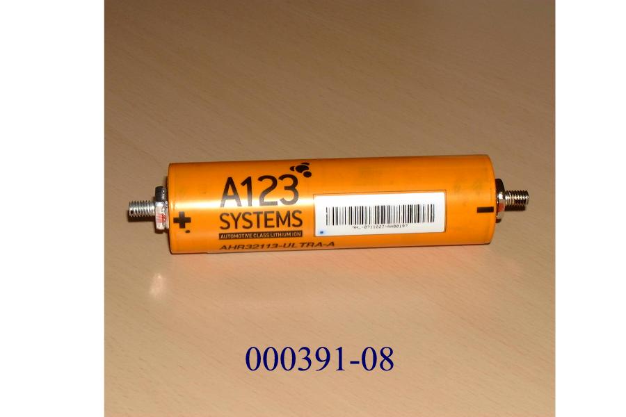 Lithium-Ionen-Akkumulator,
- in einem zylindrischen Gehäuse,
- mit einer Länge von 114 mm und einem Durchmesser von 32 mm,
- mit einer Kapazität von 3600 mAh,
- zum Herstellen von wiederaufladbaren Batterien bestimmt.

"Lithium-Ionen-Akkumulator, in zylindrischer Form, mit einer Länge von 64,6 mm oder mehr und einem Durchmesser von 18,1 mm oder mehr, mit einer Nennkapazität von 1.200 mA Stunden oder mehr, zum Herstellen von wiederaufladbaren Batterien, unter zollamtlicher Überwachung"