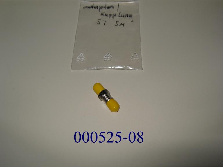 Kupplung,
- aus einem hülsenförmigen Metallgehäuse, innen mit einer Führungshülse (Sleeve) aus
Keramik und mit zwei Staubschutzkappen aus Kunststoff,
- zum Verbinden und mechanischen Ausrichten von optischen Fasern, Bündeln aus 
optischen Fasern oder optischen Kabeln mit Anschlussstücken.
(Abbildung siehe Anlage),

"Verbinder für optische Fasern, Bündel aus optischen Fasern oder optische Kabel - 
Kupplung"