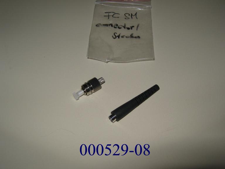 Bausatz für optischen Verbinder, 
- aus einer Keramik-Ferrule in einem Metallgehäuse, einer Crimphülse, einem Knickschutz und einer Schutzkappe,
- noch nicht zusammengesetzt,
- zum Verbinden und mechanischen Ausrichten von optischen Fasern, Bündeln aus
optischen Fasern oder optischen Kabeln.
(Abbildung siehe Anlage),

"Verbinder für optische Fasern, Bündel aus optischen Fasern oder optische Kabel, noch nicht zusammengesetzt - Bausatz für optischen Verbinder".