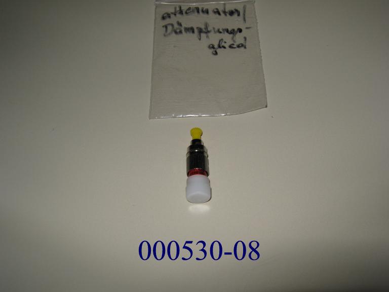 Stecker-Kupplung,
- aus einem hülsenförmigen Metallgehäuse, innen auf der einen Seite mit einer Führungshülse (Sleeve) aus Keramik und auf der anderen Seite mit einer Keramik-Ferrule, sowie zwei Staubschutzkappen aus Kunststoff,
- zum Verbinden und mechanischen Ausrichten von optischen Fasern, Bündeln aus 
optischen Fasern oder optischen Kabeln mit Anschlussstücken.
(Abbildung siehe Anlage),

"Verbinder für optische Fasern, Bündel aus optischen Fasern oder optische Kabel - 
Stecker-Kupplung"