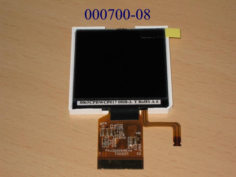 Flüssigkristallanzeige (LCD-Modul), (Abmessungen: (BxHxT) ca. 38,9 x 42,3 x 3,0 mm):
Das 1.71" messende Farb-LCD-Modul besteht aus einer Rückbeleuchtungseinheit, Polarisationsfolien, einer zwischen zwei Glasplatten eingeschlossenen Flüssigkristallschicht mit passiver Matrix (CSTN-Technologie), einem auf dem Glas angebrachten Treiberbaustein (IC-Driver) und einen mit aktiven und passiven Bauelementen bestückten Folienanschluss. Das Display weist eine Auflösung von 128 RGB x 128 Pixels, eine 16bit Parallelschnittstelle und eine LCD-Ansprechzeit von ca. 150 ms auf. Das Modul dient zur Anzeige von Grafiken und alphanumerischen Zeichen.
(Abbildung siehe Anlage)

"Elektrisches Sichtsignalgerät, nicht für zivile Luftfahrzeuge - Anzeigetafel mit passiver Matrix-Flüssigkristallanzeige (LCD)".