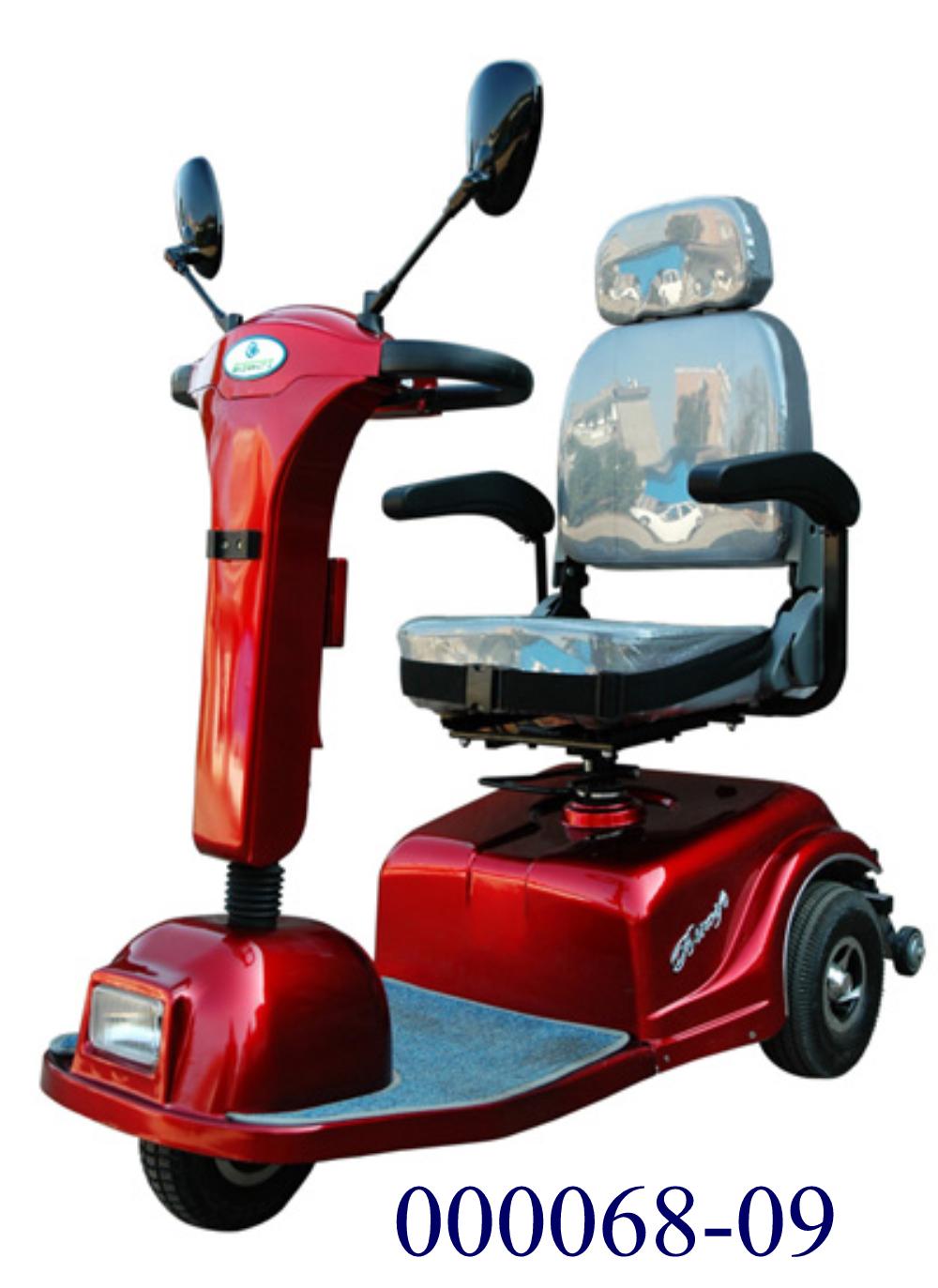 Den Spezialkraftfahrzeugen zur Personenbeförderung auf Golfplätzen ähnliches Fahrzeug, sog. Elektro-Scooter, im Wesentlichen bestehend aus einem dreirädrigen, von einem batteriebetriebenen Elektromotor angetriebenen Fahrzeug mit (Abmessungen: LxBxH 1270 mm x 640 mm x 1230 mm) sowie einem Gewicht von 100 kg, mit einer waagerechten Plattform mit kleinen Rädern, einem Sitz mit Armlehnen an der Außenseite und einer Rückenlehne mit Kopfstütze und einer stufenlos einstellbaren Lenksäule. Die Lenksäule ist mit den Steuerelementen für das Fahren und Bremsen ausgestattet. Die mit einer Batterieladung fahrbare Strecke von bis zu 50 km kann mit einer Höchstgeschwindigkeit von 10-13 km/h erreicht werden. Die maximale Belastung des Fahrzeugs beträgt 150 kg.
(Abbildung siehe Anlage)

Das Fahrzeug dient dem Transport einer Person und kann auf Gehwegen, Radwegen, im Parkgelände, in der Fußgängerzone oder an öffentlichen Orten beim Einkaufen, Angeln, Golfen usw. verwendet werden.