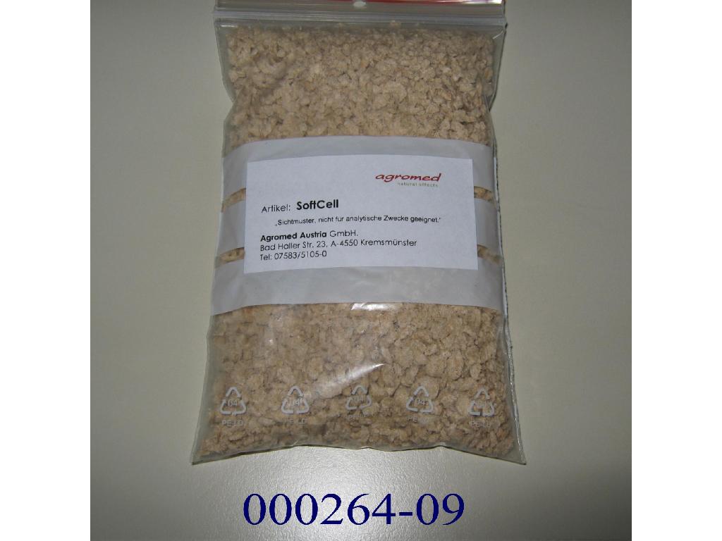 Pellets in Form von Sägespänen
- vermischt mit hellbraunem Pulver,
- behandelt mit einem pflanzlichen Auszug