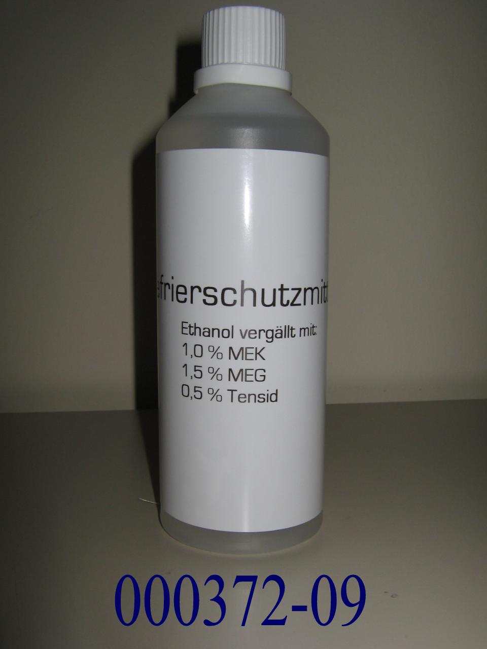 Farbloses, klares, mit Wasser klar mischbares und schäumendes, alkoholhaltiges, nicht verbrauchssteuerpflichtiges, zubereitetes Gefrierschutzmittel bzw. zubereitete Flüssigkeit zum Enteisen, auf der Grundlage von mit Methylethylketon ausreichend vergälltem Alkohol mit Zusatz von Monoethylenglykol und Tensid; keine Ware der Position 2207.