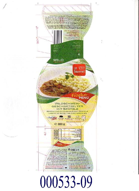 Lebensmittelzubereitung in Form eines vorgekochten, pasteurisierten Fertiggerichts, bestehend aus einer geschnetzelten Zubereitung von Wildschweinfleisch in einer Sauce (Anteil an Fleisch: ca. 35 GHT) und Teigwaren (Spätzle, Anteil: ca. 43 GHT); im Wesentlichen bestehend aus gegartem Hirschfleisch eingelegt in eine Sauce, bestehend aus Wasser, Rahm, Rotwein, Speckwürfeln (Schweinefleisch), Silberzwiebeln, Apfelmus, Gemüse (Zwiebeln, Karotten, Sellerie), Tomatenkonzentrat, Preiselbeeren, geröstetem Weizenmehl, Glucose-Fructosesirup, modifizierter Stärke, jodiertem Kochsalz, pflanzlichem Öl, Hefextrakt, sowie geringfügigen anderen Zutaten; Spätzle, bestehend aus Weizenmehl, Wasser, Vollei, pflanzlichem Öl, jodiertem Speisesalz, Gewürzen und Gewürzextrakten; aufgemacht in einer, aus zwei getrennten Kammern bestehenden, schwarzen Kunststofftasse mit aufgeschweißtem Foliendeckel zu 350 g in einem bunt bedruckten, schleifenförmigen Überkarton.