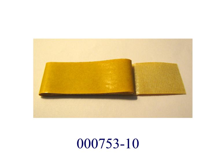 Beidseitig klebendes, sowie einseitig mit einer hellbraunen Schutzfolie abgedecktes, biegsames, hellbeiges Band (Breite: 15,5 mm) auf Rollen, bestehend aus einem lockeren Gewebe aus weißen Garnen, das mit einem Kleber auf Kunststoffbasis (polymeres Acrylat) getränkt ist.