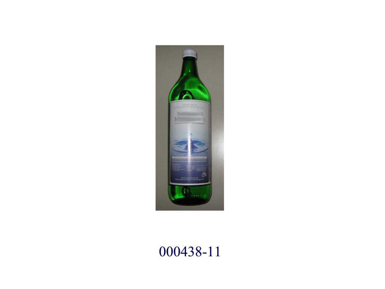 Klares, nicht alkoholhaltiges, nicht kohlensäurehaltiges natürliches Mineralwasser (natürlich abgefülltes Quellwasser), mit einem Mineralstoffgehalt (beispielhaft, lt. Angaben des Berechtigten) an: Calcium: 364 mg/l, Magnesium: 60 mg/l, Sulfat: 897 mg/l, Hydrogencarbonat: 284 mg/l, Nitrat: 3,2 mg/l, Kalium: 2 mg/l, Natrium: 4,4 mg/l, Chlorid: 4,7 mg/l, Fluorid: 1,19 mg/l, pH-Wert: 7,3; aufgrund der natürlichen Herkunft des Wassers kann der Gehalt an Mineralstoffen schwanken, abgefüllt in Glasflaschen zu 1 L.