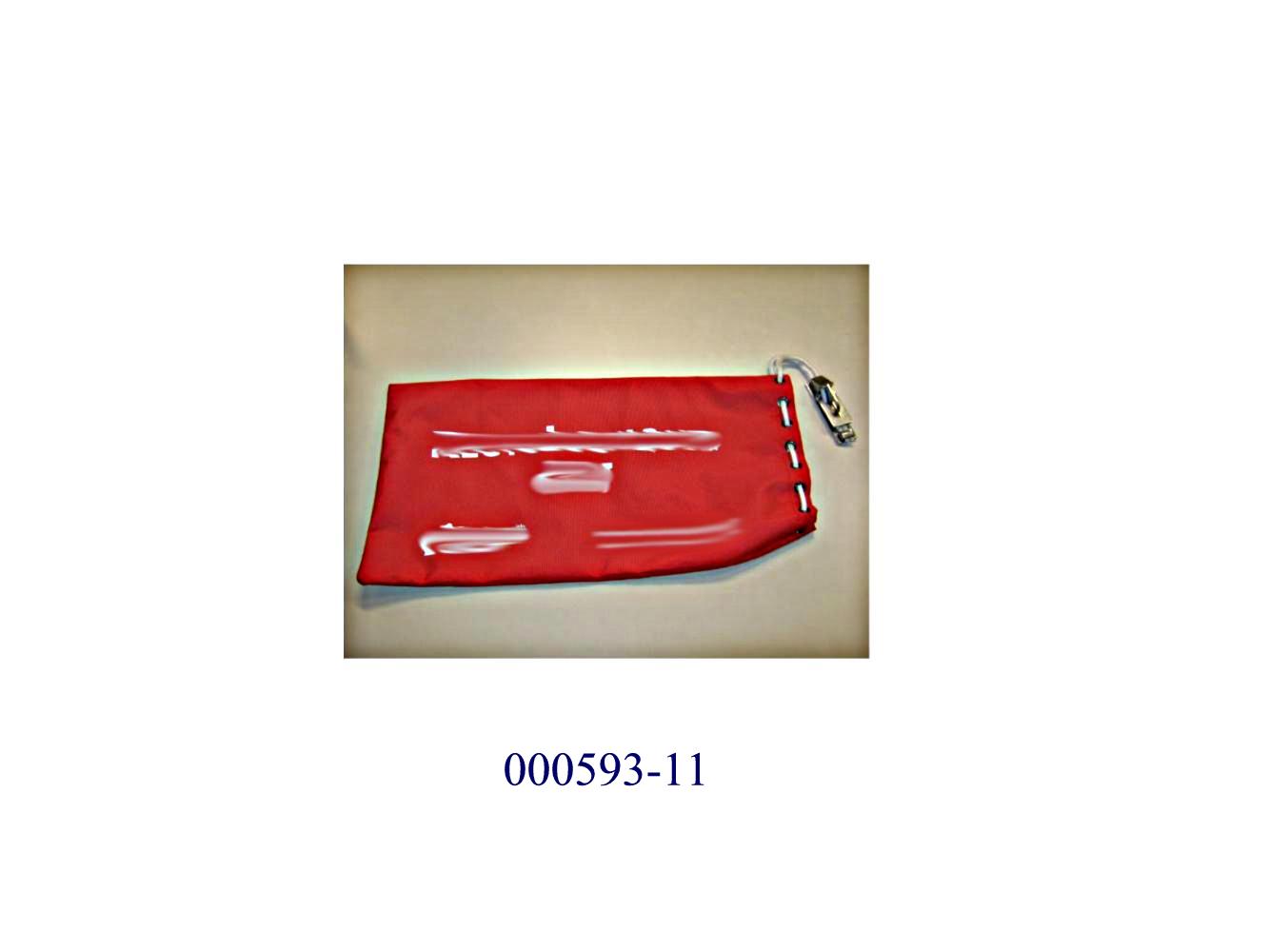 Beutel zu Verpackungszwecken 
- durch Zusammennähen konfektioniert,
- mit einer Abmessung von ca. 48 x 25 cm (in flachem Zustand),
- bestehend aus einem Gewebe aus synthetischen Chemiefasern (100 % Polyester laut Antragsteller) 
- am oberen Rand mit einer Kordel und einem Metallverschluß verschließbar,
- mit diversen Aufdrucken versehen,
- wird laut Antrag für die Aufbewahrung von Vorhangschloss-Sets herangezogen,
- das Wesen der Ware wird durch den Spinnstoff bestimmt.