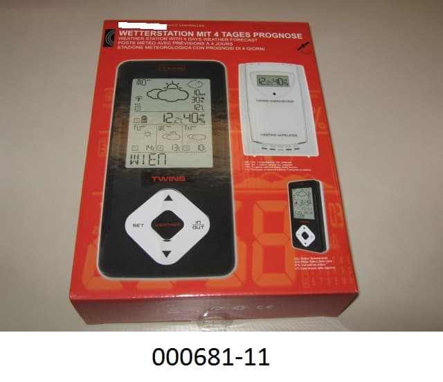 Elektronische satellitengestützte Funk-Wetterstation, bestehend 
- aus einer Wetterstation (Thermo-, Hygrometer, Uhr mit Zeitsignalempfang, Satelliten-Wettervorhersage) in einem rechteckigen Kunststoffgehäuse (Abmessungen: ca. 182 x 89 x 37 mm) mit beleuchtetem LC-Display (zur Anzeige der Innen- und Außentemperatur in Grad Celsius oder Fahrenheit, Luftfeuchtigkeit, Uhrzeit, Datum, Sonnenaufgang und Sonnenuntergang, Wettervorhersage für 4 Tage in Form von Symbolbildern, Batteriestandanzeige für Station und Außensensor), fünf Funktionstasten an der Vorderseite, zwei Bedientasten an der Gehäuseoberseite sowie Batteriefach mit vier 1,5 Volt AA-Batterien auf der Rückseite,
- und einem Außensensor in einem rechteckigen Kunststoffgehäuse (Abmessungen: ca. 96 x 60 x 22 mm) mit LC-Display zur Anzeige von Temperatur und Luftfeuchtigkeit, LED-Funktionsanzeige, sowie Batteriefach mit zwei 1,5 Volt AAA-Batterien und ausklappbarem Standfuß auf der Rückseite.
Der Außensensor (Reichweite 40m) ist mit der Basisstation über Funk verbunden.
Das kombinierte Thermo-, Hygrometer ist charakterbestimmend in Bezug auf die Verwendung. Die Ware ist zusammen mit einer Bedienungsanleitung und einem Standfuß aus Kunststoff für die Basisstation in einem bunt bedruckten Karton für den Einzelverkauf verpackt.
(Abbildung siehe Anlage)