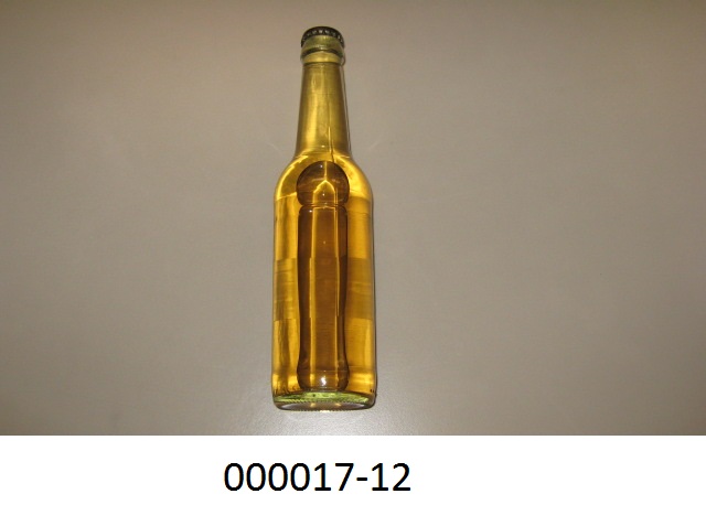Dunkelgelbe, klare, viskose, intensiv nach Holunder riechende und zugleich süß-sauer schmeckende, zusammengesetzte, alkoholhaltige (mehr als 0,5 %vol), nicht verbrauchssteuerpflichtige Zubereitung der zum Herstellen von Getränken verwendeten Art, bestehend aus Wasser, Holunderblütenextrakt, Zucker, Genusssäure (Zitronensäure) und Aroma; das Erzeugnis dient zur Weiterverarbeitung in der Getränkeindustrie.