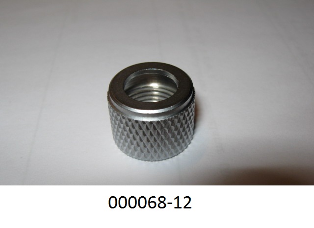 Es handelt sich um eine maßhaltig nach Werkszeichnung gefertigte silberfarbene, gerändelte, ca. 11,5 mm hohe Überwurfmutter M12 aus vernickeltem Messing, mit einem Außendurchmesser von ca. 15 mm,
- mit einem Gehalt von mehr als 57 GHT an Kupfer (Cu), sowie Anteilen an Zink (Zn), Blei (Pb), und anderen Elementen.
(Abbildung siehe Anlage)

Derartige Erzeugnisse gehören als "Muttern aus Messing" zur Unterposition 7415 3300 00.