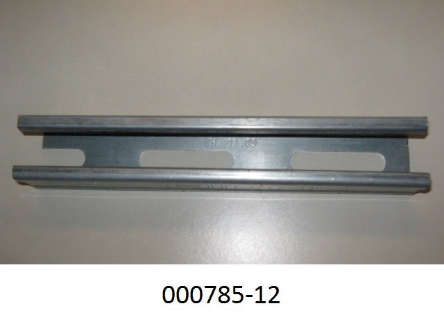 Profil aus feuerverzinktem Flachstahl (U-profil mit einer Höhe von 41,3 mm) mit einem über die ganze Länge gleichbleibenden Querschnitt, das in regelmäßigen Abständen mit ovalen Lochungen (63 x 13,5 mm) versehen ist.
Die Ware liegt in unterschiedlichen Längen vor und dient als Montageschiene zur Aufnahme von verschiedenartigem Installationsmaterial.
(Materialangaben laut Antragsteller)