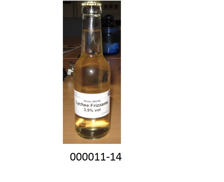 Blassgelbe, klare, kohlensäurehaltige, alkoholhaltige, nicht verbrauchsteuerpflichtige, schäumende Mischung eines gegorenen Getränkes und eines nichtalkoholischen Getränkes mit lycheeartigem Geruch sowie ebensolchem und zugleich weinigem Geschmack; im Wesentlichen bestehend aus Wasser, Wein aus frischen Weintrauben, Lycheesaft, Zucker, Kohlensäure und (lt. Rezeptur) Zitronensäure und Aroma; mit einem auf gelöstes Kohlendioxid zurückzuführenden Überdruck von mehr als 1,5 bar, jedoch weniger als 3 bar; nicht in Flaschen mit Schaumweinstopfen, die mit besonderen Haltevorrichtungen befestigt sind; aufgemacht in einer etikettierten Glasflasche mit Schraubverschluss zu 0,75 l.