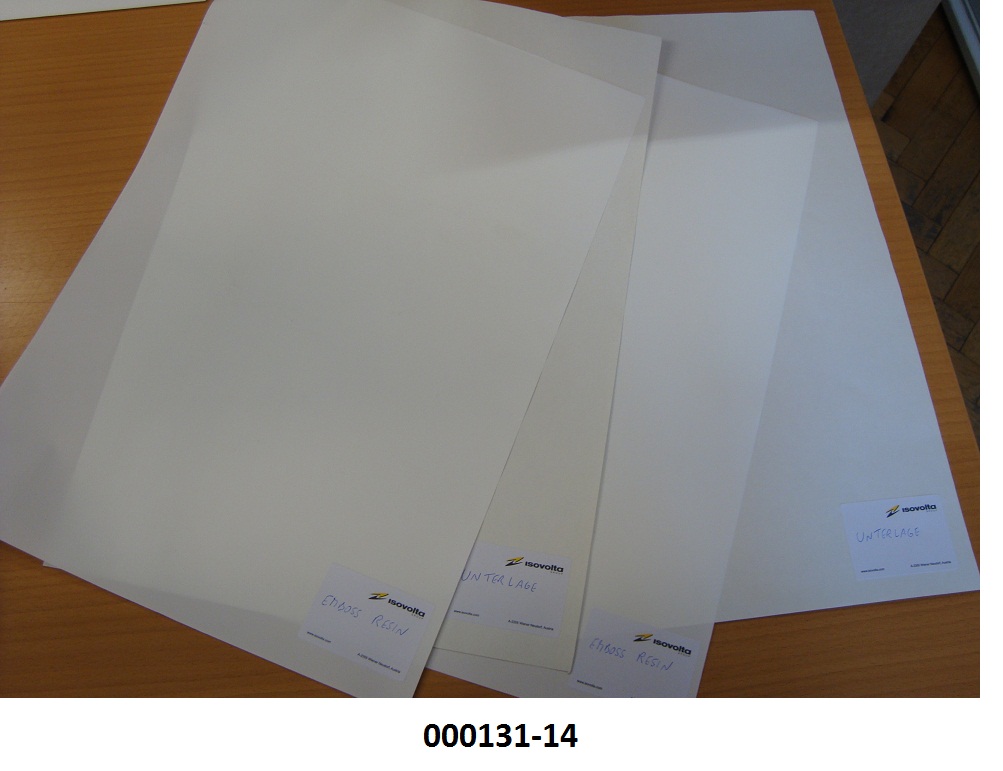 Weißes, biegsames Flacherzeugnis aus einem Poly(vinylchlorid)-Copolymer, nicht aus Zellkunststoff, weder verstärkt noch geschichtet (laminiert) oder auf ähnliche Weise mit anderen Stoffen verbunden, mit einer Dicke von 1 mm oder weniger, 45 GHT oder mer Füllstoffe enthaltend, auf einer Unterlage; das Erzeugnis liegt in Rollen in unterschiedlichen Breiten und Farben vor.