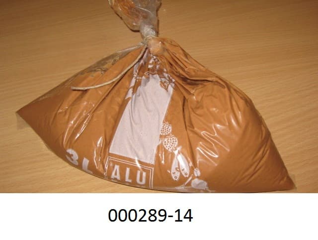 Hellbraune, weiche, nach Haselnüssen riechende und ebenso, sowie süß schmeckende, fette, pastenförmige, nicht alkoholhaltige, kakaohaltige Lebensmittelzubereitung im Wesentlichen bestehend aus Zucker, Pflanzenöl, Pflanzenfett, gemahlenen Haselnüssen, Kakaopulver, Kakaobutter, Emulgator und Aroma; in unmittelbaren Umschließungen mit einem Gewicht des Inhalts von mehr als 2 kg; mit einem Gehalt an Kakaobutter von weniger als 18 GHT; mit einem Gehalt an: Saccharose (einschließlich Invertzucker als Saccharose berechnet) von weniger als 70 GHT; mit Gehalt an: Milchfett: weniger als 1,5 GHT; Milchprotein: weniger als 2,5 GHT; Stärke/Glucose: weniger als 5 GHT; Saccharose/Invertzucker/Isoglucose: mehr als 30 GHT, jedoch weniger als 50 GHT; aufgemacht in Behältnissen zu 6 kg.