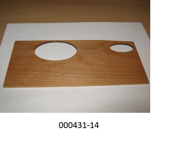 Erlenholzplatten (Abmessungen: LxBxD: 240 x 40 x 3,175 mm), mit einer glatten Oberfläche.
Furniertes Holz, gehobelt oder geschliffen, mit einer Dicke von 6 mm oder weniger, in Packungsgrößen zu 20 Stk.