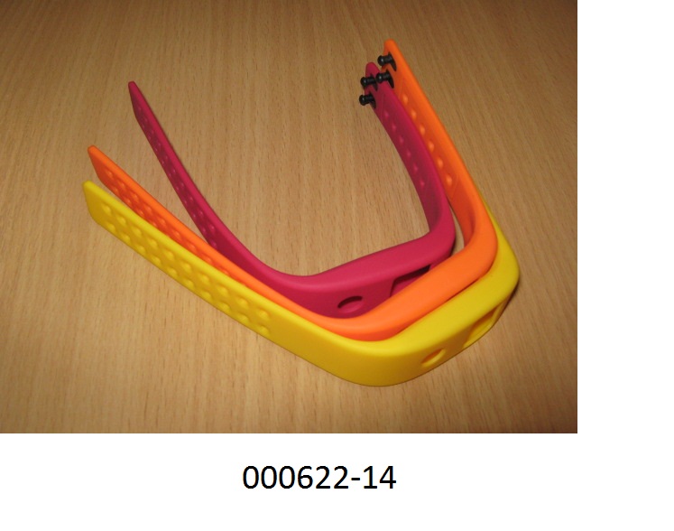 Es handelt sich um flexible, ähnlich U-förmig geformte Armbänder aus Kunststoff (Länge: ca. 25 cm, max. Breite: ca. 2,2 cm), welche mit je einer Ausnehmung zur Aufnahme kleiner elektronischer Messgeräte zur Überwachung körperlicher Freizeitaktivitäten (Aktivitätstracker – nicht Gegenstand dieser VZTA), zwei Sichtöffnungen sowie zwei Lochreihen samt Verschlussstück aus Kunststoff ausgestattet sind.
Die Ware ist als Armband für ein Multifunktionsgerät (Schritt- & Distanzzähler, Uhrzeit) erkennbar.
(Abbildung laut Anlage)