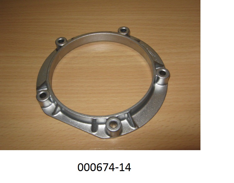 Flanschverbindung,
- ein maßhaltig nach Werkszeichnung gefertigtes Erzeugnis aus Aluminium, bestehend aus einem ringförmigen, außen an einer Seite abgeflachtem Körper (Innendurchmesser: ca. 93 mm), der  mit fünf Befestigungsbohrungen (Ø 5 mm) versehen ist;
- der Flansch weist eine Höhe von 12 mm auf.
(Abbildung laut Anlage)