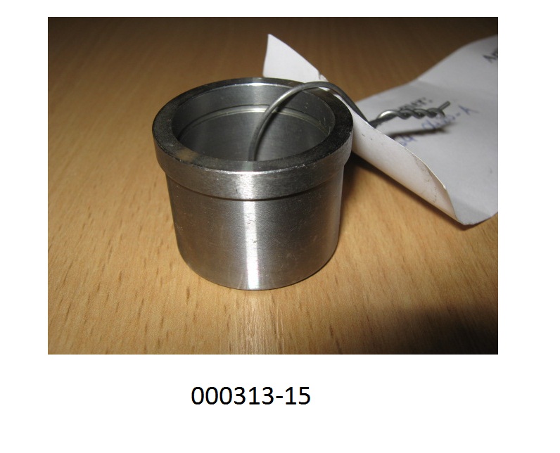 Lagerschale aus unlegiertem Stahl, mit zylindrischer Gleitfläche, aus einem Stück hergestellt, gestuft ausgeführt und innen mit einer Rille versehen (Abmessungen: Ø außen von ca. 35 mm und einer Höhe von ca. 27 mm).
Mit einem Gehalt von mehr als 90 GHT an Eisen (Fe), sowie Anteilen an Mangan (Mn), Cobalt (Co), und Chrom (Cr).
(Abbildung siehe Anlage)