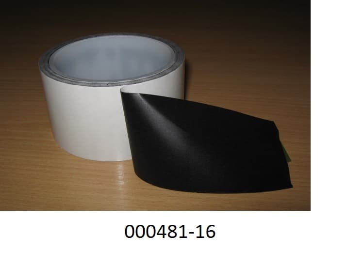 Prägefolie in Rollen (Abmessungen: L: 15 m, Breite: 50 mm), in Form eines weiß-schwarzen Bandes, bestehend aus einer oberflächenbehandelten Papierschicht (Polysiloxanbasis) und einer grauschwarzen Schicht aus anorganischem Farbpigment, eingebettet in einem organischen Bindemittel auf Acrylatbasis und einer dünnen, elastischen Klebeschicht.
Durch thermische Einwirkung (Laser) verschmilzt das Farbpigment mit der Metalloberfläche und bildet eine schwarze Farbmarkierung.