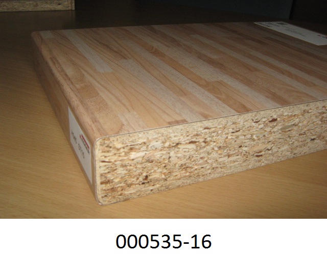 Es handelt sich um eine 4 cm dicke, nicht orientierte Holzspanplatte, welche auf der Schauseite mit einer mehrlagigen Kunststoffschicht in Holzoptik und auf der Unterseite mit einem kunststoffüberzogenem, braunen Papier beschichtet ist.
(Abbildung siehe Anlage)