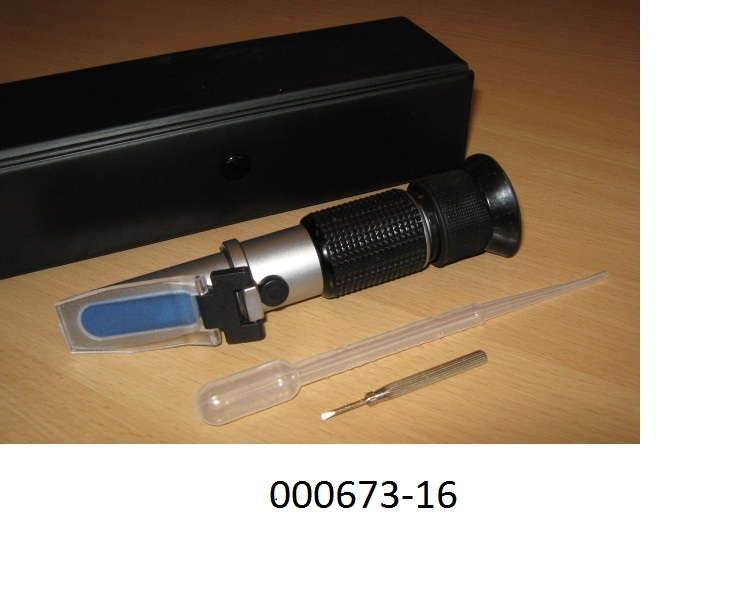 Refraktometer in Form einer Warenzusammenstellung in Aufmachung für den Einzelverkauf, bestehend aus einem in Bezug auf die Verwendung charakterbestimmenden Messgerät, einer Kunststoffpipette, einem Schraubendreher und einer Bedienungsanleitung, in einer zum dauerhaften Gebrauch bestimmten Kunststoffbox.
Das Refraktometer besteht im Wesentlichen aus einem zylindrischen Metallgehäuse (Durchmesser: ca. 30 mm; Länge: ca. 160 mm) mit einem Okular, einem Messprisma mit aufklappbarer Abdeckung, einer Kalibrierschraube sowie einer innenliegenden mehrteiligen Messskala und dient z.B. für die Kontrolle von Kühler-, Scheibenfrostschutz, Batteriesäure und AdBlue.
(Angaben laut Antragsteller)
(Abbildung siehe Anlage)