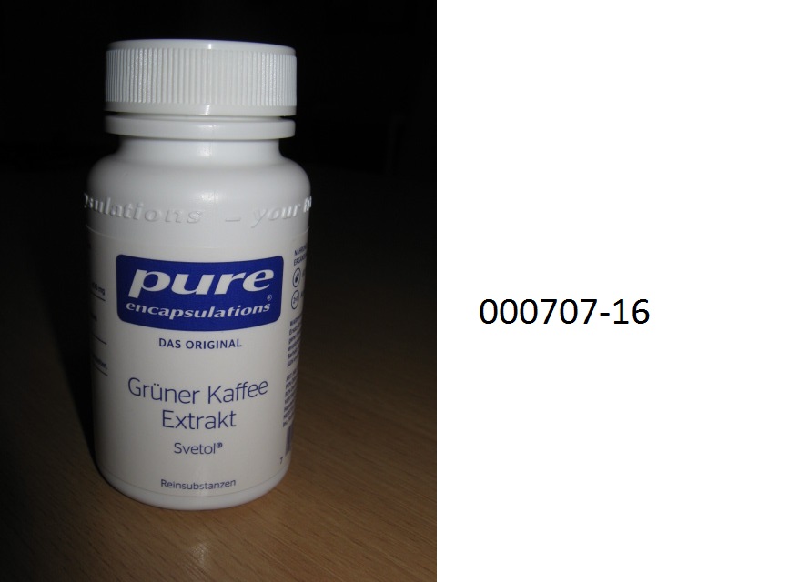 Zubereitung auf der Grundlage von Auszügen aus Kaffee, in Form von farblosen Steckkapseln aus Methylcellulose, gefüllt mit einem hellbraunen, feinen, nicht kakaohaltigen, nicht alkoholhaltigen Pulver, im Wesentlichen aus einem mit Saccharose standardisierten Auszug von Grünem Kaffee bestehend; mit Gehalt an: Milchfett: weniger als 1,5 GHT; Milchprotein: weniger als 2,5 GHT; Saccharose oder Isoglucose: mehr als 5 GHT; Stärke oder Glucose: weniger als 5 GHT; aufgemacht in einem mit bunt bedrucktem Etikett versehenen, weißen Kunststofffläschchen mit weißem Schraubverschluss und Innenversiegelung zu 60 Stück; das Erzeugnis dient als Nahrungsergänzung.