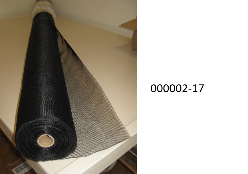 Es handelt sich um eine ca. 140 cm breite Rolle eines schwarzen Gewebes in Leinwandbindung aus Glasfasern (mit Kunststoff überzogen).
Das Gittergewebe aus mit Kunststoff umhüllten Glasfasern, mit einem Gewicht von 120 g/m2 (± 10 g/m2) wird zum Herstellen von Insektenschutzrollos und -rahmen verwendet.
(Abbildung laut Anlage)