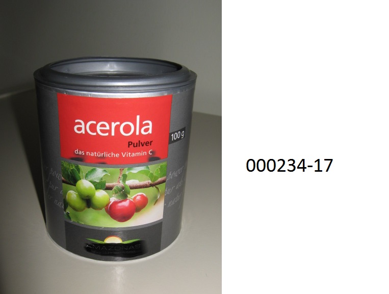 Rosafarbiges, feines, intensiv sauer schmeckendes, nicht alkoholhaltiges Pulver, bestehend aus einem Pflanzenauszug aus der Acerolafrucht (Malphigia glabra), der mittels des Trägers Maltodextrin auf einen bestimmten Gehalt an Vitamin C eingestellt wurde; aufgemacht in einer mit bunt bedrucktem Schleifbandetikett versehenen Pappwickeldose mit Aufreißfolie und Aufdrückdeckel zu 100 g; keine Lebensmittelzubereitung der Position HS 2106.