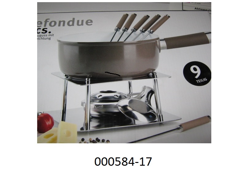 9-teiliges Käsefondueset, bestehend aus:
1 x Fonduetopf aus Aluguss mit Keramikbeschichtung Ø 21 cm
1 x Rechaud aus Edelstahl
1 x Brenner aus Edelstahl
6 x Fonduegabeln aus Edelstahl mit Kunststoffgriffen.
Aufgemacht in einem gemeinsamen, buntbedruckten Verkaufskarton.
Der Fonduetopf aus Aluguss wird als charakterbestimmend angesehen.
(Angaben laut Antragsteller)
(Abbildung siehe Anlage)