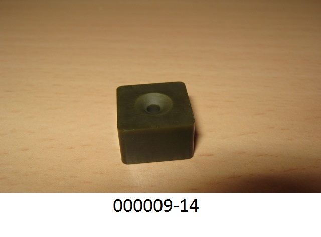 Es handelt sich um einen ca. 12,7 x 12,7 x 8 mm großen Quader aus einem grünen, glatten Material (Silizium-Aluminiumoxid-Nitrid), der in der Mitte mit einer anfangs konischen, dann in eine zylindrische Form übergehende Bohrung ausgestattet ist.
Das Erzeugnis wird als Wendeschneidplatte für die Zerspanung von Metall eingesetzt.
(Abbildung laut Anlage)