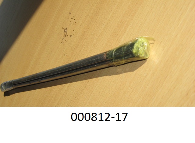 Bei der Ware handelt es sich um ein durch Falzen hergestelltes, abgeflachtes Stahlrohr, welches mit einem silbergrauen Granulat/Pulver verschieden gro?er K?rnung gef?llt ist. 
F?llung (Ferrolegierung) mit einem Gehalt von ca. 53 GHT an Silicium (Si), 37 GHT Calcium (Ca), 7 GHT Eisen (Fe), sowie Anteilen an Aluminium (Al) und anderen Elementen.
Gesamtgewicht: = 126 g; Ferrosiliciumcalcium: 68 g entsprechend 54% des Gesamtgewichts.
Der Inhalt ist zur besseren Dosierung und zum Schutz von einem Eisenrohr umh?llt. Das Rohr selbst wird als Umh?llung (besondere Art der Verpackung) angesehen und ist daher ohne Einfluss auf die Einreihung. Der Gehalt an Ferrosiliciumcalcium ?berwiegt gewichtsm??ig gegen?ber jedem der anderen Mischungskomponenten. 
Das Erzeugnis (tern?re Ferrolegierung) wird f?r die spezifische, metallurgische Behandlung von Schmelzen in Gie?ereien und Stahlwerken verwendet.
(Abbildung siehe Anlage)