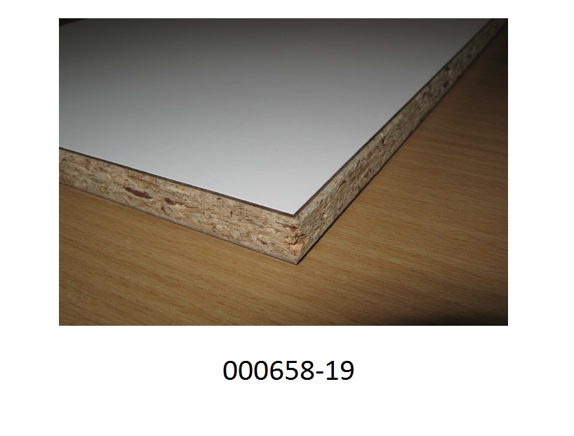 Spanplatten aus Holz, auch mit Harz oder anderen organischen Bindemitteln hergestellt.
In Form von beidseitig beschichteten 3-Schicht Holzspanplatten (Schauseite mit Melamin imprägniertes Papier – kunststoffgebundenes Papier auf 3-Lagen Holzspanplatte), in diversen Abmessungen und Stärken zur Abfertigung gestellt.
(Angaben laut Antragsteller, Abbildung siehe Anlage)