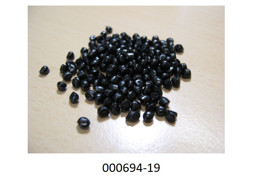 Zubereitetes Farbmittel auf der Grundlage von Pigmenten in Form von schwarzen Kunststoffgranulaten (Größe: 2-3 mm), im Wesentlichen bestehend aus einer konzentrierten Dispersion (Farbkonzentrat; Masterbatch) von Pigmenten (Ruß) in Polymeren; kein Erzeugnis des Kapitels-HS 39; das Erzeugnis wird lt. Antragstellerin in der Produktion weiterer Polyethylene als Masterbatch eingesetzt.