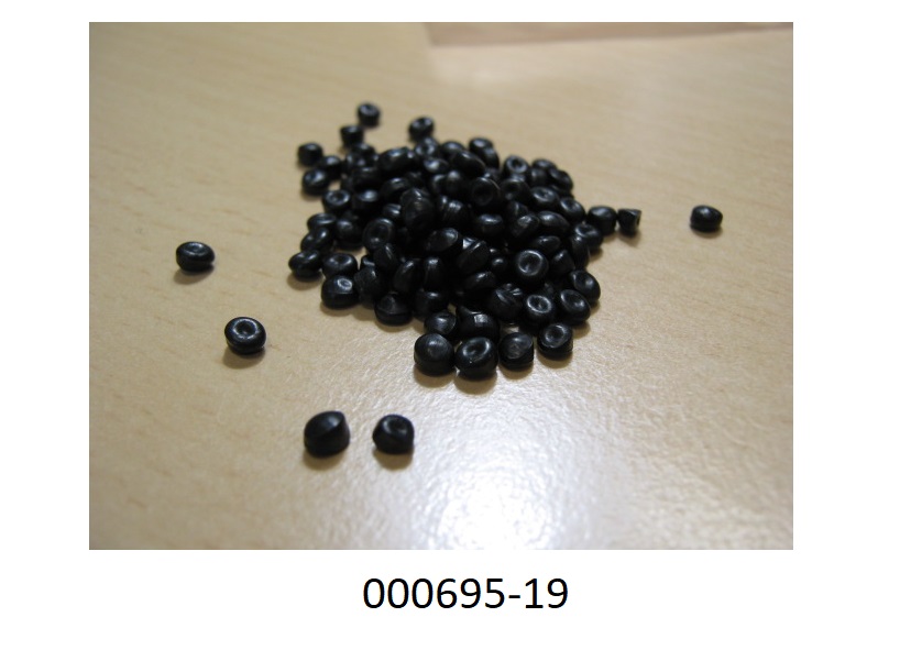 Zubereitetes Farbmittel auf der Grundlage von Pigmenten in Form von schwarzen Kunststoffgranulaten (Größe: 2-3 mm), im Wesentlichen bestehend aus einer konzentrierten Dispersion (Farbkonzentrat; Masterbatch) von Pigmenten (Ruß) in Polymeren; kein Erzeugnis des Kapitels-HS 39; das Erzeugnis wird lt. Antragstellerin in der Produktion weiterer Polyethylene als Masterbatch eingesetzt.