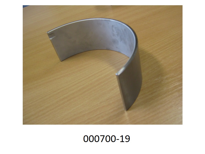 Ein spezifisch nach Werkszeichnung gefertigter Bauteil in Form einer Gleitlagerschale für das Pleuellager eines Hubkolbenverbrennungsmotors aus unedlem Metall (Stahl-Bleifrei Bronze Mehrschicht-Lager). Ein ca. 40,55 mm breiter, annähernd halbkreisförmiger, innen beschichteter Metallteil mit ca. 101,5 mm Spreizweite, welcher an einer Stelle eine Spaltnocke aufweist.
(Angaben laut Antragsteller)
(Abbildung siehe Anlage)