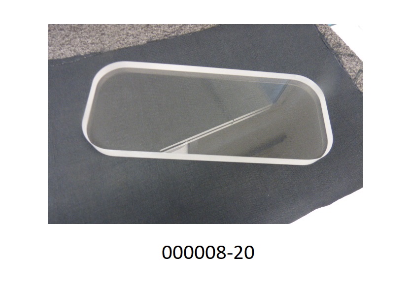 Bei der Ware handelt es sich um eine ca. 20 mm dicke, klare, farblose Platte mit abgerundeten Ecken aus geschmolzenem Quarzglas, deren größte Abmessungen ca. 308 x 128 mm betragen.
Das Erzeugnis findet Verwendung als Isolationsteil zwischen Metallgehäuse und Prozesskammer an einem Diffusionsofen, der bei der Herstellung von Halbleitermaterialien zum Einsatz kommt. Es dient der thermischen und optischen Trennung von Wärmestrahlungen.
(Abbildung laut Anlage)