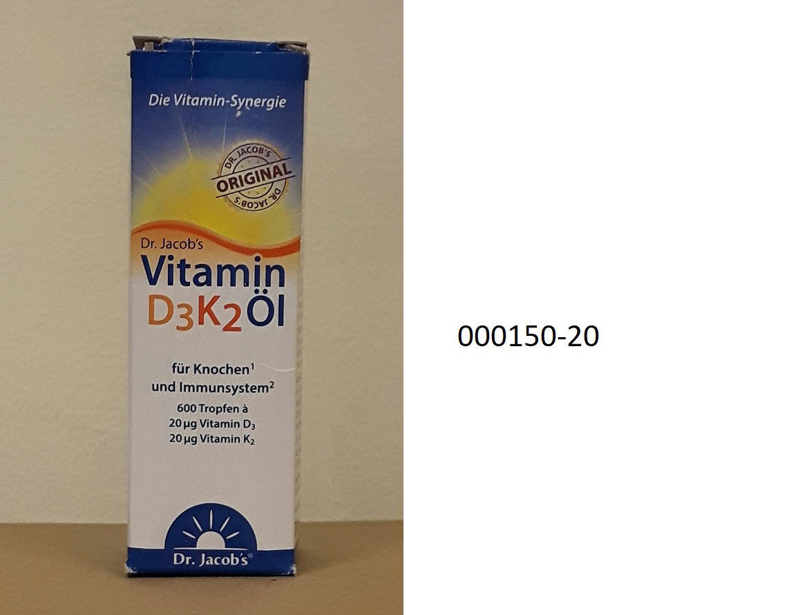 Hellgelbes, klares, nicht alkoholhaltiges, flüssiges Öl auf Basis einer Zubereitung bestehend aus High-Oleic, Sonnenblumenöl (Sonnenblumenöl mit hohem Fettsäureanteil), wenig MCT-Öl, Tocopherolen (Vitamin E) und sehr geringen Mengen der Vitamine D3 und K2; mit Gehalt an: Milchfett: weniger als 1,5 GHT; aufgemacht in einem bedruckten Farbkarton, ein etikettiertes Braunglasfläschchen zu 20 ml mit Schraubverschluss mit integrierter Quetschpipette und ein Beipackzettel enthaltend; kein Erzeugnis der Position-HS 2202; das Erzeugnis dient als Nahrungsergänzungsmittel.