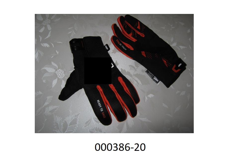 Fingerhandschuh 
- bis über das Handgelenk reichend,
- die Handinnenfläche besteht aus einem chemisch verfestigten Vlies (Lederimitat auf Polyurethanbasis), der Daumen ist aus einer samtartigen Wirkware aus Polyester gearbeitet, die Fingerrücken und Handrücken bestehen aus einer geschäumten Masse, welche beidseitig mit einer Wirkware auf Polyamidbasis überzogen ist, die Fingerzwischenräume bestehen aus einer Wirkware auf Polyamidbasis, 
- im Pulsbereich mittels Klettverschluss verengbar,
- an der Handinnenfläche befinden sich Aufdrucke aus Kunststoff (Silikon),
- flächenmäßig überwiegt das Gewirke,
- durch Zusammennähen konfektioniert,
- verpackt in einem Beutel aus Kunststofffolie.
(Abbildung siehe Anlage)