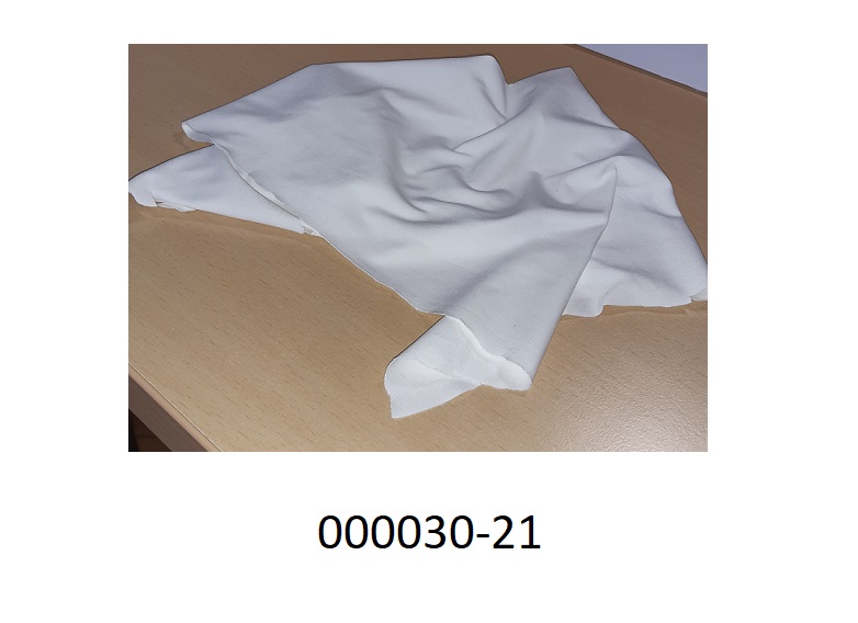 Flächenerzeugnis in Form eines elastischen Gewirkes
- lt. Firmenangaben in Rollen mit einer Warenbreite von 1,37m vorliegend,
- gearbeitet aus einem einfärbigen Polyester mit einem ca. 15% Anteil an Elastanfäden 
- lediglich zugeschnitten (keine Konfektion),
- kein Samt- bzw. Plüscherzeugnis,
- dient der Herstellung von Prothesentaschen.
(Abbildung siehe Anlage)