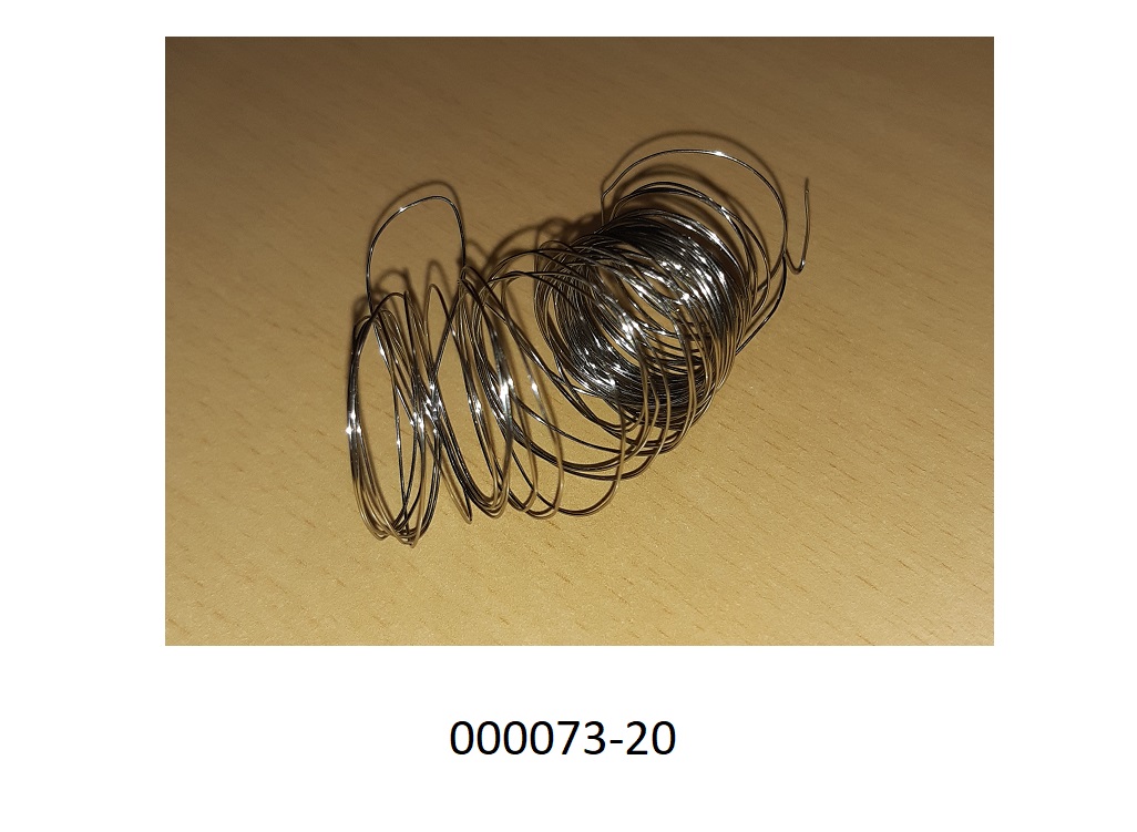 Silberfarbener Draht aus nicht rostendem Stahl, mit einem Durchmesser von 0,35 mm, einem Gehalt an Nickel von weniger als 2,5 GHT, einem Gehalt an Chrom von 13 bis 25 GHT und an Aluminium von 3,5 bis 6 GHT.
Der Stahldraht ist auf Spulen aufgewickelt und in verschiedenen Längen aufgemacht.
(Abbildung laut Anlage)